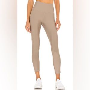 Alo Yoga - Airlift 7/8 Legging - Gravel - Medium